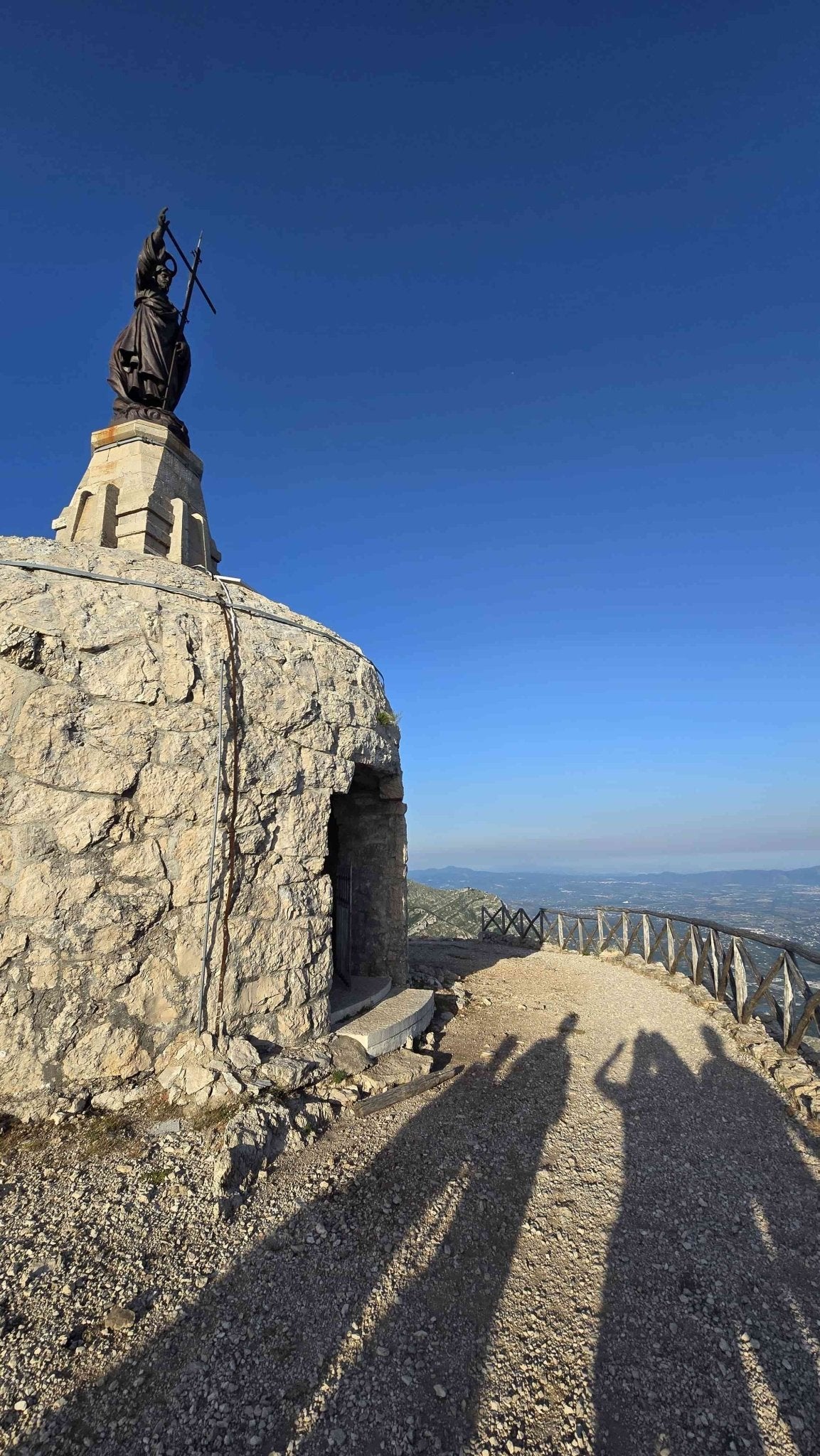 Trekking panoramico sul Redentore, dove la montagna abbraccia il mare - Discover Experience