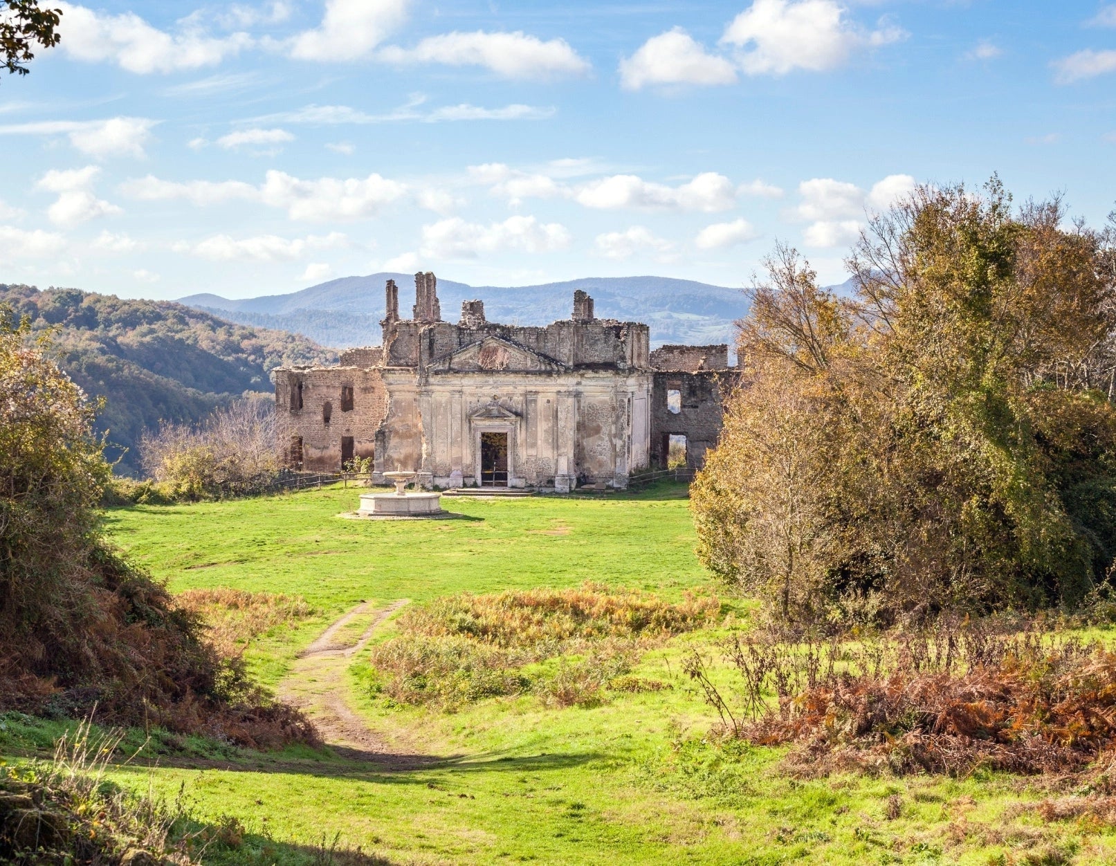 Yoga - Trek a Monterano, un’esperienza immersiva tra cascate e solfatare - Discover Experience